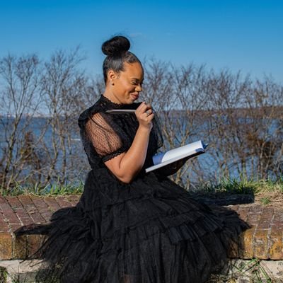 myeyezaregreen's profile picture. Welcome to the Colorful World of Your Favorite Green-Eyed Dreamer! 
This niche of Twitter is where the random thoughts of Ariel Elizabeth are housed.