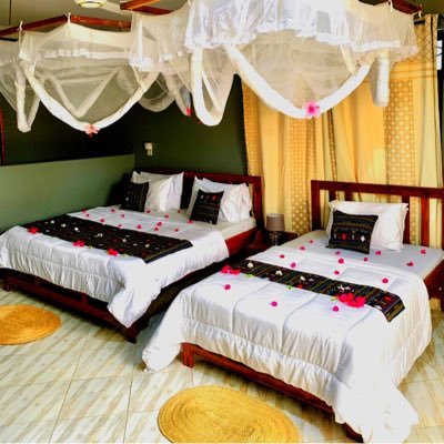 Uroa getaway located 100meters from the beach,Unique comfy & cozy environment that allows you to enjoy you stay with us & best hospitality we provide to you