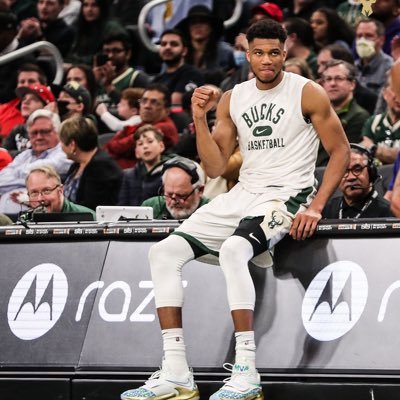 _adeife_'s profile picture. Tech. Football. Milwaukee Bucks.