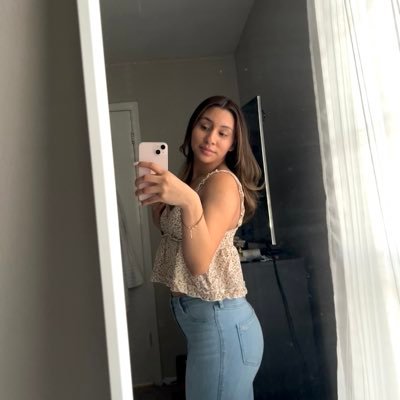 emilyyjuliett's profile picture. 