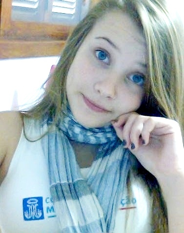 Loira, timida, simpatica, chorona, carinhosa, 16, sampa, modelo, fotografia, maquiagem, esmalte, shopping! simplismente apaixonada pela vida..follow :9