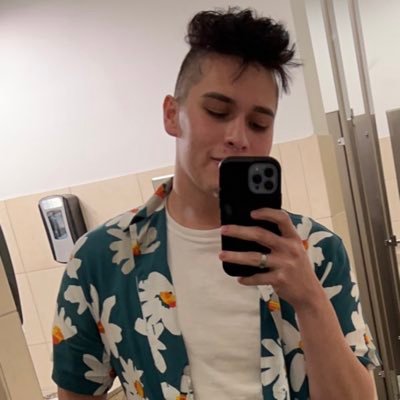 Alejand37472295's profile picture. 