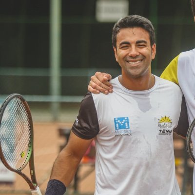 Arthur DeVito Moraes
Sócio-proprietário @devitoimoveis
Marido da @jacqueschreiber
Papai da Maria e do Otto
Músico e tenista amador 🎼🎾😅
@thelumberjacksbrasil
