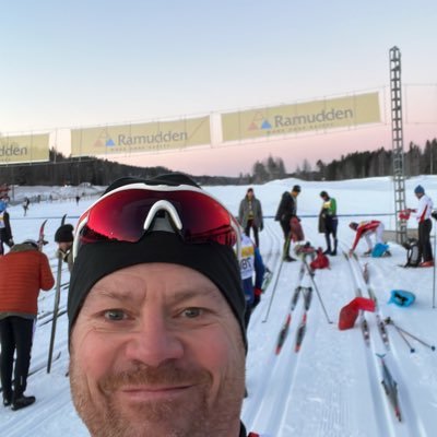Golf, Padel skidor, hockey och fotboll! Vad vore livet utan det. Egen företagare.