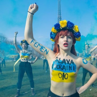 Danseuse Cie Plumea  Danse voltige 🪶Militante féministe 🔥Collectif Adelphité  (photo Capucine Henry et Garance Li)