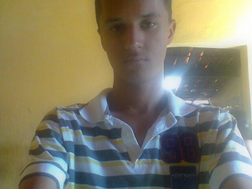 ME SIGA,SE FOR CAPAZ... TÃO DIZENDO QUE VOU SER O NOVO COLIRIO DA CAPRICHO E ATÉ ME CONVIDARAM PARA POSAR  NA G MAGAZINE,RS