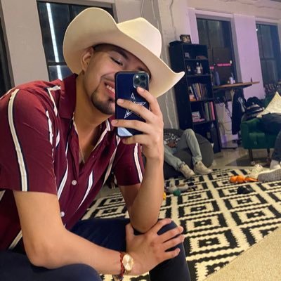 TheAgustinMtz's profile picture. just a 6ft Latino badass 🇲🇽 || click on the link ⬇️