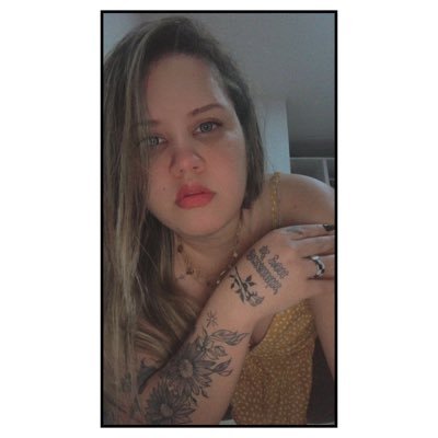 sapphicloverss's profile picture. a bunch of tweets about WLW couples 👩‍👩‍👦👩🏼‍❤️‍👩🏼👩🏻‍❤️‍👩🏼🏳️‍🌈