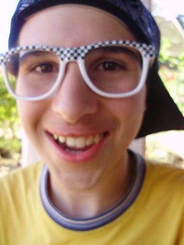 Sou uma pessoa muito sonhador,tentando vencer as crueldades da vida