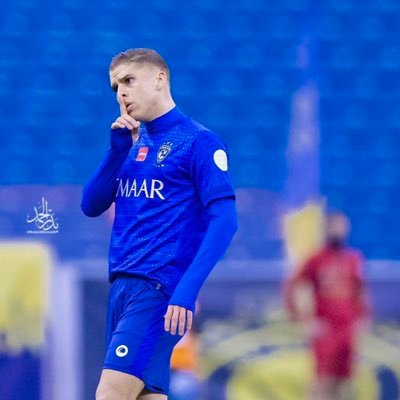 هلالي ،مهتم ببرامج الواقع، أستمتع بالحياة بقدر ما تستمتع هي نفسها بوجودي، فأشاغبها مرة وتشاغبني مرات.