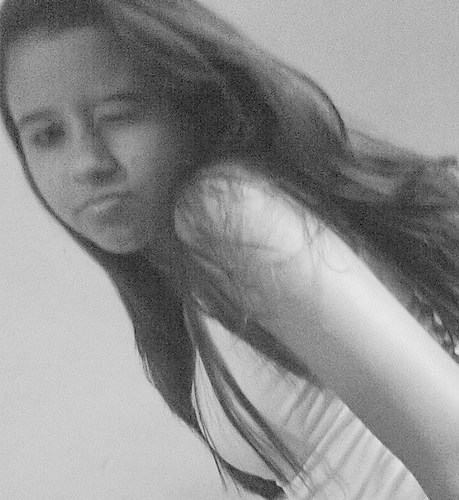 Ela curte um funk É de balada gosta da night Ela é de beber Da um role junto com as amigas Vive a vida intensamente ñ vejo maldade é só curtição.♫