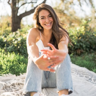 Just a travel & lifestyle content creator looking for the best vegan snacks all over the world 🌱✈️🌎
