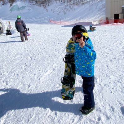 fogfrog6's profile picture. 👦 👧 🤍Snowboarding 🏂Scubadiving🤿 💙Pokémon🖤