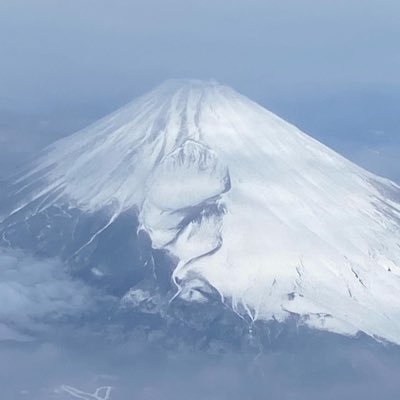 アイスホッケー観戦が大好きですが、ここ数年はたまにしか行けず。野球は日ハム。ジュエリーショップやってます。無言フォロー失礼いたします。