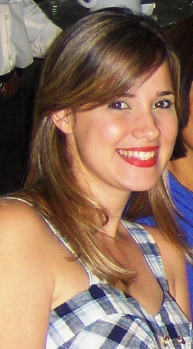 Psicóloga, mãe da Luiza. Cristã,  apaixonada por boa música e risadas gostosas. Assim fui e sou eu... perdendo a pose até sorri, feliz! :)