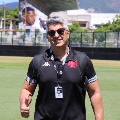 Gerente de Marketing - Licenciamento de produtos e lojas no @vascodagama Apaixonado pela família e seguindo firme no dia a dia... 💪🏽🚀🙌🏼🇧🇷
