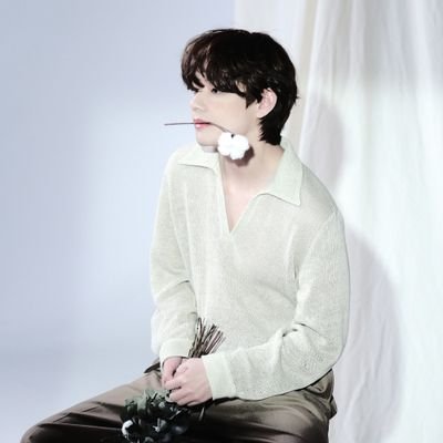 elrxzkv's profile picture. ➳❥ reading account 🐰🐻