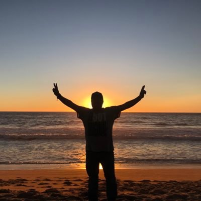 Trato de ser tolerante; amigo de todos y magallánico de corazón. Caiga quien caiga. Camino por la izquierda.
