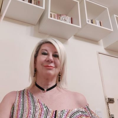 RoxiePinkHart's profile picture. Seria, pero no solemne...
♎ ♌ ♒