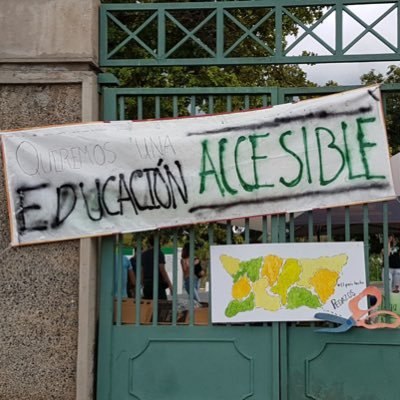 Página que te avisa si los portones del RUM están cerrados o abiertos.