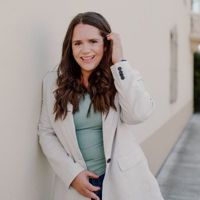 Founder of @thestylistla and My Founder Circle. Founder Coach. I tweet about: founder life, founder mindset, personal growth and my founder journey.