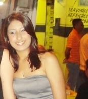Sou sorriso aberto, sou olhar que não mente. Sou então, o calor do pôr-do-sol e o mistério da madrugada. Sou tudo, e por ser tudo, acabo não sendo nada.