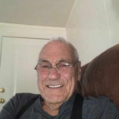 I’m 78 I’m a widower have a daughter and two son have grandkids I train wild mustang horses have three my self I like going on trips the beach or mountains