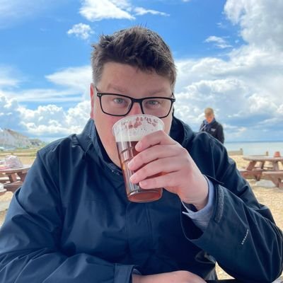 Lecturer in Social Work
@NuneatonBoroSC Chair & NTFC volunteer
