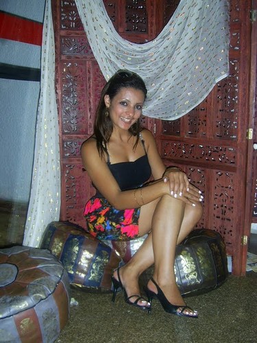 sou uma pessoa que ilumina os lugares por onde passo
com meu sorriso, meu olhar e com minha presença...Bailarina da dança do ventre, Amo muito tudo isso!