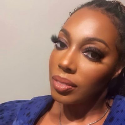 Freelance makeup artist who loves to dance, watch sports, create beauty content, and talk about all things in Black popular culture ig @michannamurphy