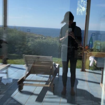 spotless_iu's profile picture. I like water sports and start ups. 🤓 Read my name like this: Youleeana 😜