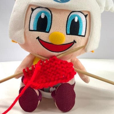 タツミ社内で、弊社マスコット『ミクちゃん』のお衣装を作っています！🧵🐥12か月のお衣装や「ミクちゃんが着てくれるといいなぁー」という妄想だけで暴走したお衣装をupしたりもしております👗本社にお立ち寄りの際には、受付のミクちゃんに会いに来てね😍👠👑中のヒトは“手芸部さん”と呼んで下さい😋筋トレ始めたよ💪