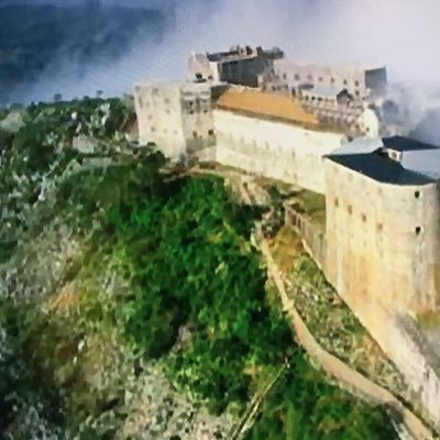 Instruction CiviqueEtMorale🇭🇹 on X: Une merveille du Monde Citadelle La  Ferrière, Haïti 🇭🇹 Dans le Département du Nord,Cap Haïtien EN #HAÏTI 🇭🇹  Un endroit à visiter  / X