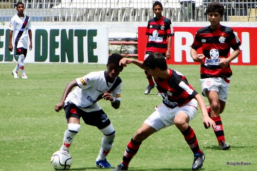 Servo do Senhor Jesus ! Obrigado por tudo meu Deus '
Lutando pelo um grande sonho *- seer jogador de futebol !