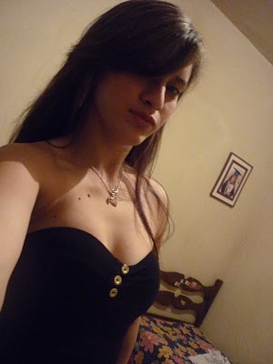 Trabalho em Farmácia, Faço curso tecnico em enfermagem, tenho 21 anos, sou solteiira, 1,76 de altura... Sou muitoo timida, mas adoro fazer amizades..