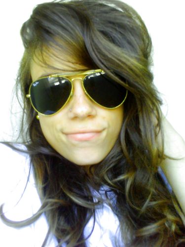 Namorada do @imknd,17 anos, Taurina, S.F.C, São Vicente, Carinhosa,Bipolar, Ignorante, Irritante! ;) http://t.co/xV3bLDKV3L