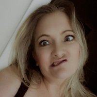Christine (@redrobin75) 's Twitter Profile