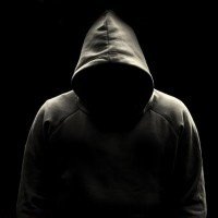 وَمَنْ يَتَهَيَّبُ صُعُودَ الجِبَالِ .. يَعِشْ أَبَدَ الدَّهْرِ بَيْنَ الحُفَر