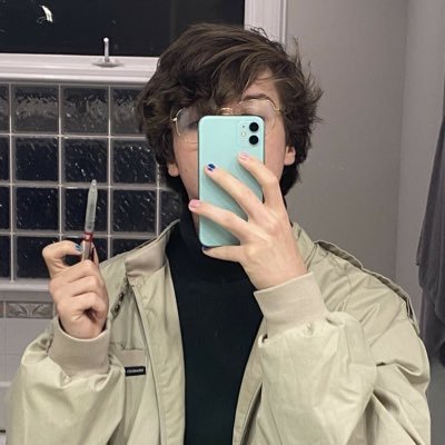 mentally ill fanfic writer • dnf & karlnap enthusiast • ao3: xNoahBaileyx