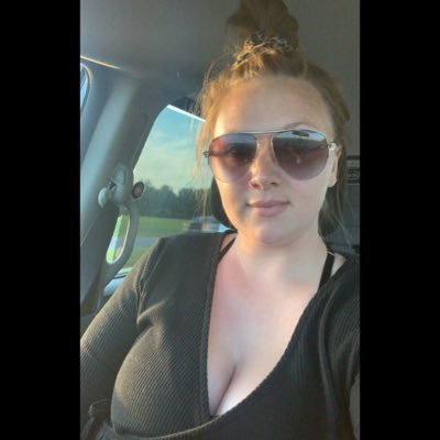 bri | 29 | momma bear to 5 little buttheads🐻 | future mrs. stopher 💍| Dunkin hoe | SAHM |