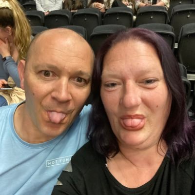 mum to a fantastic girl, lovin life with her and the husband!! and lovin football Brighton & Hove Albion!! C'Mon seagulls xx