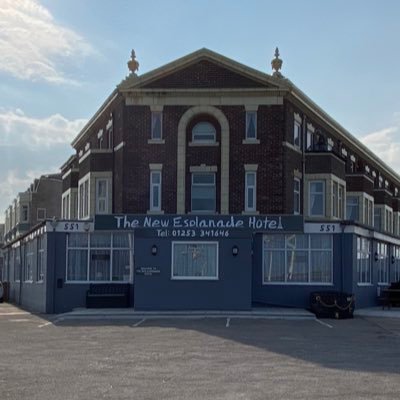 https://t.co/yiDmUky1Zy Blackpool hotel, right on the sea front next door to the Pleasure Beach. We love all things Blackpool!