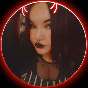 https://t.co/A7jE4CUzn3

🕸️|Content Creator|Glitter Goth|Self-Proclaimed Comedian|#RazerStreamer|🕸️