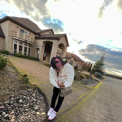 17thouxan's profile picture. https://t.co/kMPFQvhbxz