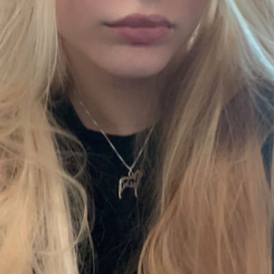 addysinsane's profile picture. peace