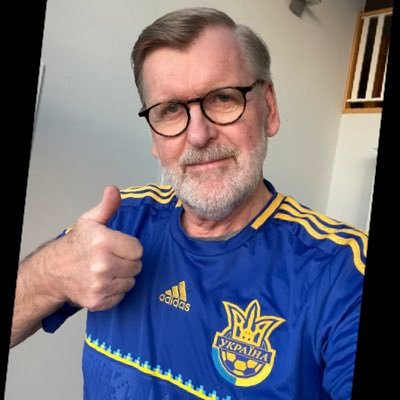 Västkust-fan! Vill utveckla näringslivet. Älskar familj, vänner, fotboll, golf och Bohuslän.