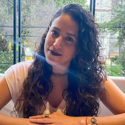 PauDeCoco's profile picture. Leo las cartas, el futuro e hipnotizo.🔮 No sé hablar inglés, wachawacheo rolas. Amo el helado. Siempre tengo hambre.  MEXICANÍSIMA 🇲🇽✨