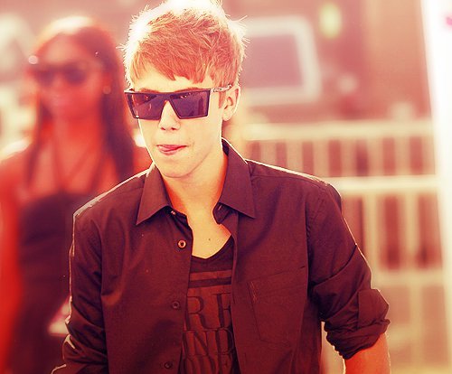 Arrestar_Bieber's profile picture. Twitter Oficial de la Pagina Las que opinamos que hay que arrestar a Justin Bieber por exeso de Bellleza .