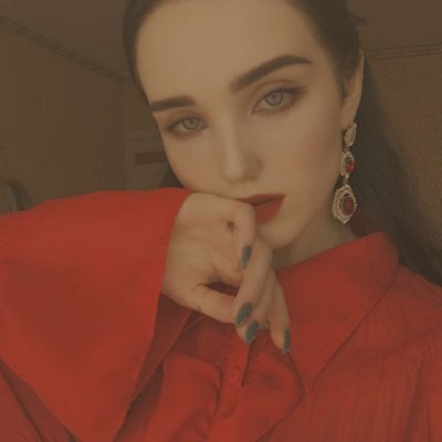 Mikaelahgyy's profile picture. It's amazing how someone can break your heart, but you still love them with all the little pieces.