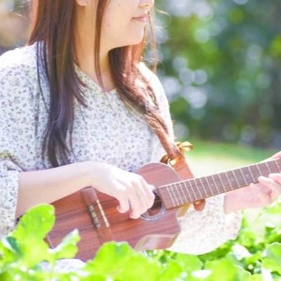 ウクレレ弾き語りで都内～神奈川中心に活動中🌺木のぬくもりを感じる温かい音が好き🌱🤝業務提携：シンゴスタイル様(@shingo_style23)⛲️次回ライブは5/11せりがや冒険遊び場🏕次回MojoMojaさんでの主催オープンマイクは5/18🎹次回の町田Ivyさんでの主催オープンマイクは5/19です！